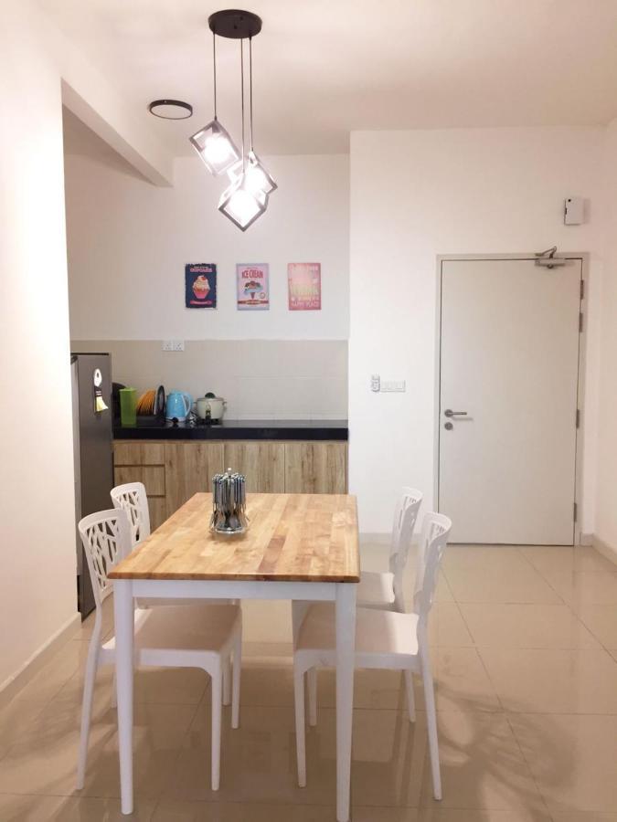 Del'S Guesthouse @ Southville Same Level With Pool Fits 8 班吉 外观 照片
