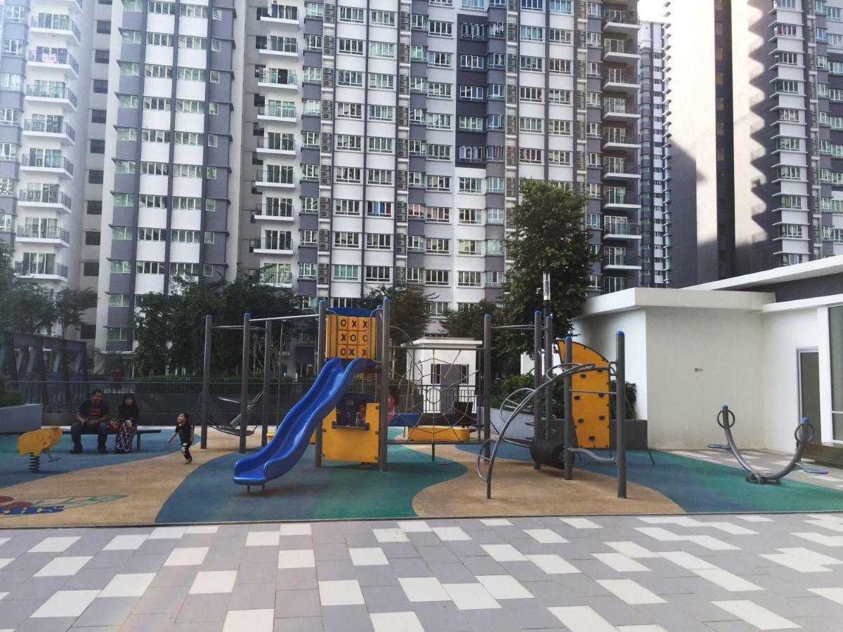 Del'S Guesthouse @ Southville Same Level With Pool Fits 8 班吉 外观 照片